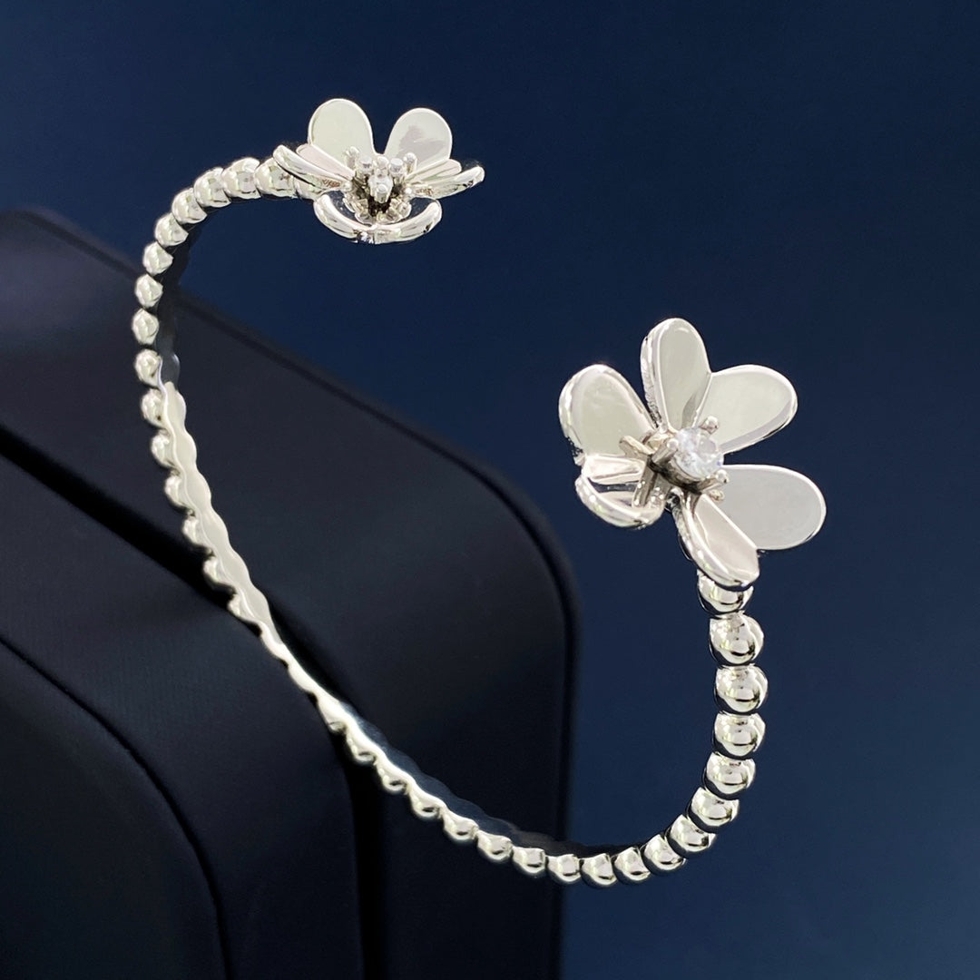 18K Frivole Open Bracelet