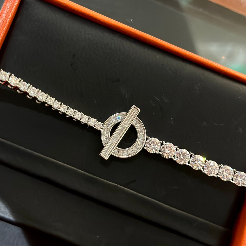 18K Finesse Link Diamond Hermes Bracelet